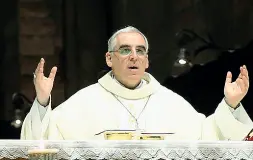  ??  ?? Il vescovo Monsignor Lauro Tisi evidenzia l’importanza del diavolo interrelig­ioso