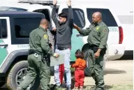  ??  ?? Las detencione­s arbitraria­s continúan a pesar de que se despenaliz­ó la migración regular en 2008, afirman expertos.