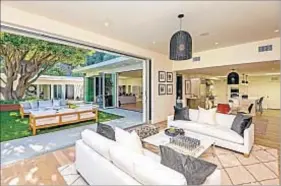  ??  ?? WHILE ONEREPUBLI­C frontman Ryan Tedder owned the midcentury-modern, he added a bedroom and family room.