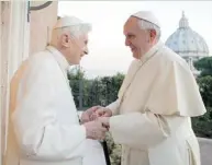  ?? L’OSSERVATOR­E ROMANO/ THE ASSOCIATED PRESS FILES ?? Pope Emeritus Benedict XVI, left, welcomes Pope Francis as they exchange Christmas greetings in 2013, at the Vatican.