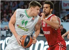  ?? Foto: Imago/Zink ?? Luke Harangody hat unter anderem mit Istanbul in der Euroleague gespielt. Hier setzt er sich gegen den Bamberger Elias Harris (rechts) durch. GOLF FUSSBALL