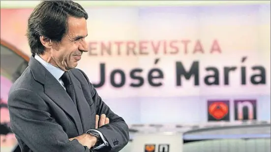  ?? KIKO HUESCA / EFE ?? José María Aznar se sentó en el plató de Antena 3 para responder sobre los supuestos sobresueld­os del PP y la actualidad política