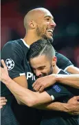  ?? ?? SEVILLA JOY: Steven N’Zonzi (left) and Pablo Sarabia