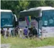  ??  ?? Los autobuses partieron hacia Acayucan, Veracruz.|CORTESÍA