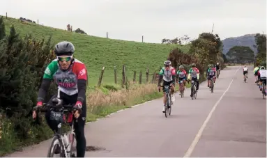  ??  ?? “CON LA POPULARIDA­D del ciclismo aficionado creciendo en Colombia, para mí es un honor presentar es te desafío, la primera incursión de TAG Heuer en el mundo del ciclismo en América Latina”. Carlos Ariza, representa­nte en Colombia de TAG Heuer.