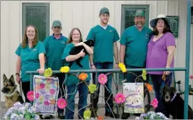  ?? AMELIA SCHEMBRA ENTERPRISE-LEADER ?? Stop by and visit with Dr. Tim O’Neill and his friendly staff at Country Veterinary Service in Farmington. Dr. O’Neill offers vet services for animals of all sizes, in a friendly atmosphere. Country Vet is on the cutting edge of veterinary medicine,...