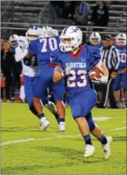  ?? BY NICK TOPPING- NTOPPING@DIGITALFIR­STMEDIA.COM ?? Avery Mickle runs the ball during Saratoga’s 28-22 win over Shaker. The Blue Streaks will now take on Troy in the finals next Friday.