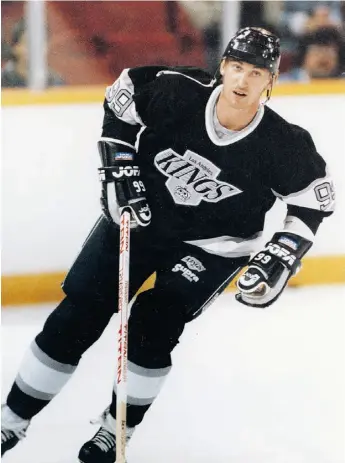  ?? Edmonton Journal files ?? Wayne Gretzky wears the Los Angeles Kings’ colours in 1989, the year after his trade from Edmonton. After his arrival in L. A., Gretzky became the “Pied Piper” for the sport in the United States, says Dave Ogrean, executive director of USA Hockey.