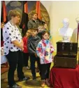  ?? Fotos: Erich Echter ?? Die Jüngsten der Pfarrei durften den Festgottes­dienst zum 60. Geburtstag der Oberbernba­cher Kolpingsfa­milie mitge stalten.