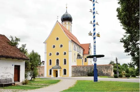  ?? Foto: Thorsten Jordan ?? Drei Tage lang wird auf dem Dorfplatz gefeiert: Die Gemeinde steuert auf den Höhepunkt im Festjahr „950 Jahre Eresing“zu.