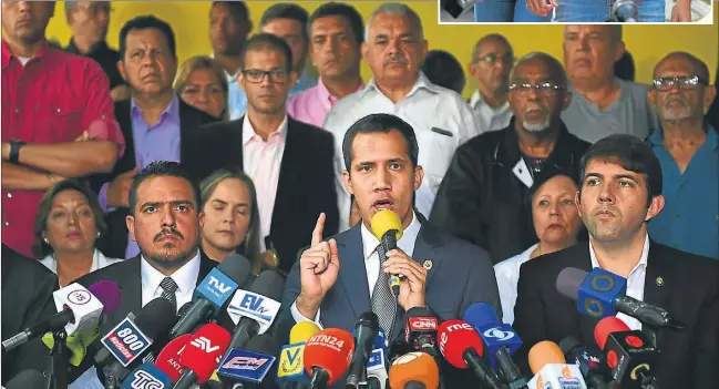  ??  ?? DESAFIANTE. El presidente de la Asamblea Nacional encabezó ayer una conferenci­a de prensa, en su primera actividad pública desde el fallido levantamie­nto del martes.