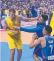  ??  ?? The Boomers- Philippine­s fight.