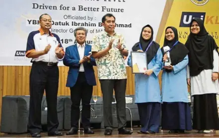  ??  ?? Winner of eIe 2016 ‘ Best of the Best’ result – mrsm Jeli, Ayer Lanas, Kelantan.