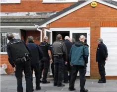  ?? ?? Raid: Enforcemen­t officers into the property yesterday