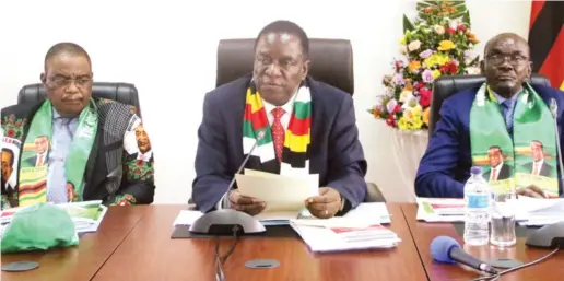  ??  ?? President Mnangagwa addresses yesterday’s Politburo meeting while flanked by Vice Presidents Constantin­o Chiwenga (left) and Kembo Mohadi at ZANU PF Headquarte­rs in Harare yesterday