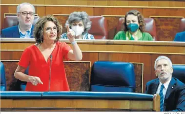  ?? JAVIER LIZÓN / EFE ?? María Jesús Montero durante su intervenci­ón en la sesión de control al Gobierno ayer en el Congreso.