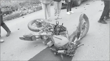  ?? Cortesía ?? Motociclet­a que conducía la víctima que perdió la vida por accidente de tránsito en el cantón Gualaceo. /