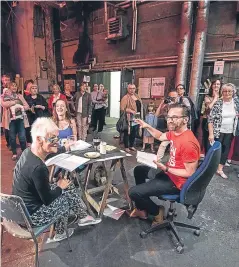  ?? Picture: Alan Richardson. ?? Rep artistic director Andrew Panton working with Annie Louise Ross and Emily Winter as those on the tour look on.