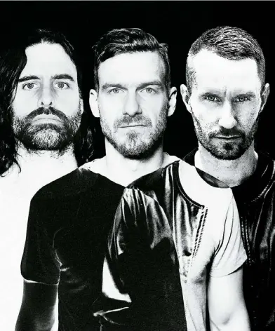  ??  ?? PHOTO COURTOISIE NICK ZINNER Le groupe Miike Snow connaît un succès grandissan­t depuis la parution de son premier album, en 2009.