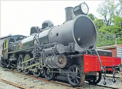  ??  ?? Almost ready: The steam locomotive Passchenda­ele in Paekakarik­i, nearly restored after 20 years.