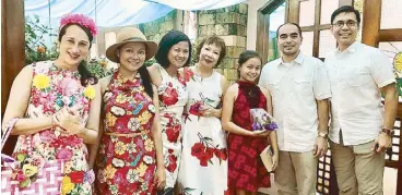  ??  ?? (From left) The author, Asra Conlu, Clang Garcia, Sonya Garcia, Ingrid and Munich Conlu with Benny Soliven.