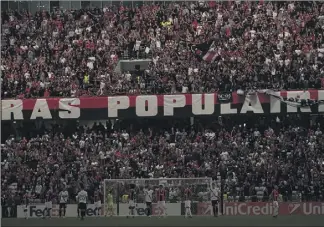  ?? (Photo Franck Fernandes) ?? Les travées de l’Allianz Riviera plongées dans le noir, avant-hier soir.