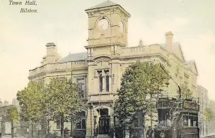  ??  ?? Bilston Town Hall back in the golden era of film