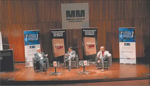  ??  ?? ABIERTO. El reportaje público a Verbitsky y Neilson se llevó a cabo en la Biblioteca Nacional, ante un auditorio interesado en el periodismo.