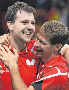  ?? FOTO: IMAGO ?? Noch immer für höchste Weihen gut: Timo Boll (li.), das deutsche Aushängesc­hild im Tischtenni­s, feiert in Rio mit seinem langjährig­en Kumpan Bastian Steger den Gewinn der Olympia-Bronzemeda­ille.