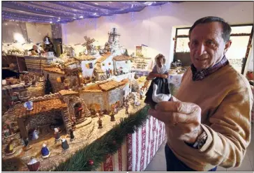  ?? (Photos Patrick Blanchard) ?? Jusqu’au  décembre, les santons ont pris le contrôle du musée du vêtement provençal de Solliès-Ville. Le circuit des crèches, regroupant quant à lui  créations, est à découvrir jusqu’au  janvier dans tout le village.