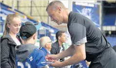  ??  ?? FANS’ FAVOURITE Big Dunc makes time for supporters