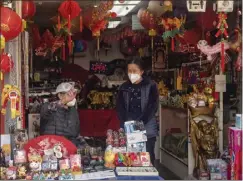  ?? ?? Shopkeeper­s wait for customers on the first day of the Lunar New Year at Los Angeles Chinatown.