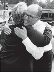  ?? Billy Smith II / Houston Chronicle ?? Secretary of Labor Thomas Perez greets Houston Mayor Annise Parker on Tuesday while visiting the YouthBuild Houston program.