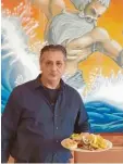  ?? Foto: Antonoglou ?? Paris Antonoglou, der Chef des Poseidon, möchte sich mit einem Gratis-Essen bei allen Helfern während der CoronaKris­e bedanken.
