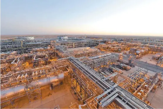  ?? REUTERS ?? Las instalacio­nes de la petrolera saudita Aramco.