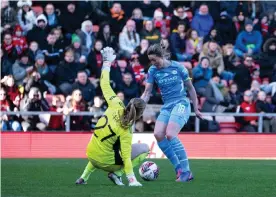  ?? ?? Manchester City's captain Ellen White round Manchester United's goalkeeper Mary Earps to score. Photograph: Jessica Hornby/The Guardian