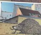  ?? ?? Der Igel an der Amalienstr­aße 4 stammt vom belgischen Künstler DZIA.