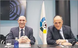  ??  ?? Luis Rubiales, presidente de la Federación, y Javier Tebas, su homólogo en LaLiga.