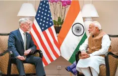  ?? PHOTO: PTI ?? Prime Minister Narendra Modi with US Secretary of Defence James Mattis in Singapore on Saturday