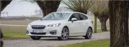  ??  ?? Subaru Impreza är en liten familjebil med kontinuerl­ig fyrhjulsdr­ift och hög säkerhet.