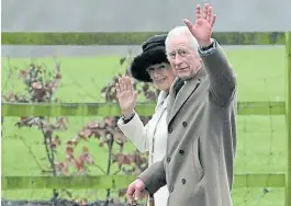  ?? AFP ?? Saludo. El rey Carlos III estará en tratamient­o por un cáncer.