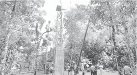  ?? — Gambar Bernama ?? SUDAH BEROPERASI: Menara siren amaran awal bencana geologi aliran puing yang dipasang JMG merupakan yang pertama di Malaysia dan termaju dari negara Jepun telah beroperasi sejak Februari lepas bagi mengesan kejadian kepala air di Pusat Peranginan Titi Hayun di Yan.