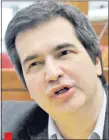  ??  ?? Carlos Filizzola, senador y presidente del Frente Guasu. El luguismo nuevamente defiende al dictador caribeño.