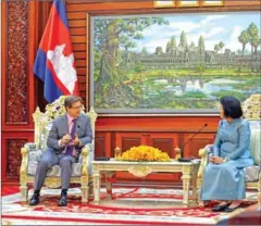  ?? HONG MENEA ?? NA president Khuon Sudary (right) meets with Australian ambassador Justin Whyatt on January 23.