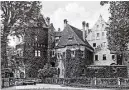  ?? ?? Das Schloss Reinsberg vermutlich in den 30er-/40er-Jahren des vergangene­n Jahrhunder­ts.