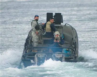  ?? / Gobernació­n de Nariño ?? Las autoridade­s desplegaro­n operativos por mar para buscar a los 11 desapareci­dos de Tumaco.