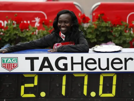  ?? (Getty) ?? Mary Keitany broke Paula Radcliffe's 12-year 'women's only' record