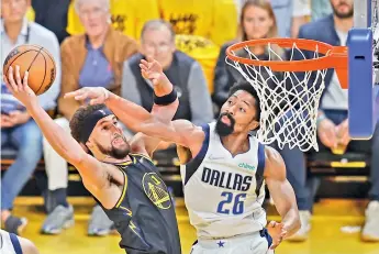  ?? AP ?? Klay Thompson (left) of Golden State Warriors drives to the basket as Dallas Mavericks guard Spencer Dinwiddie defends during the first half of Game 5 of the NBA Western Conference finals in San Francisco on Thursday. —