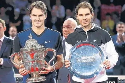  ?? ARND WIEGMANN / REUTERS ?? La vigésima primera final entre Roger Federer y Rafa Nadal acabó con el triunfo del suizo