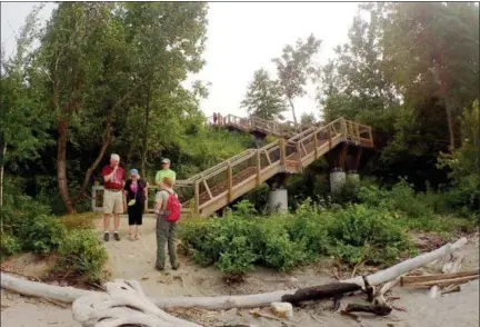  ?? JONATHAN TRESSLER — THE NEWS-HERALD ?? Lake Metroparks Interpreti­ve Naturalist Amber Walden begins a tour of Lake Erie’s shore Aug. 19 at Lake Metroparks’ Best of the Bluffs event at the park system’s Lake Erie Bluffs property in Perry Township.